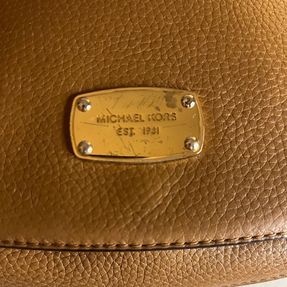 Michael Kors Crossbody, pebble, leather snap closure color acorn/ brown - Picture 10 of 16